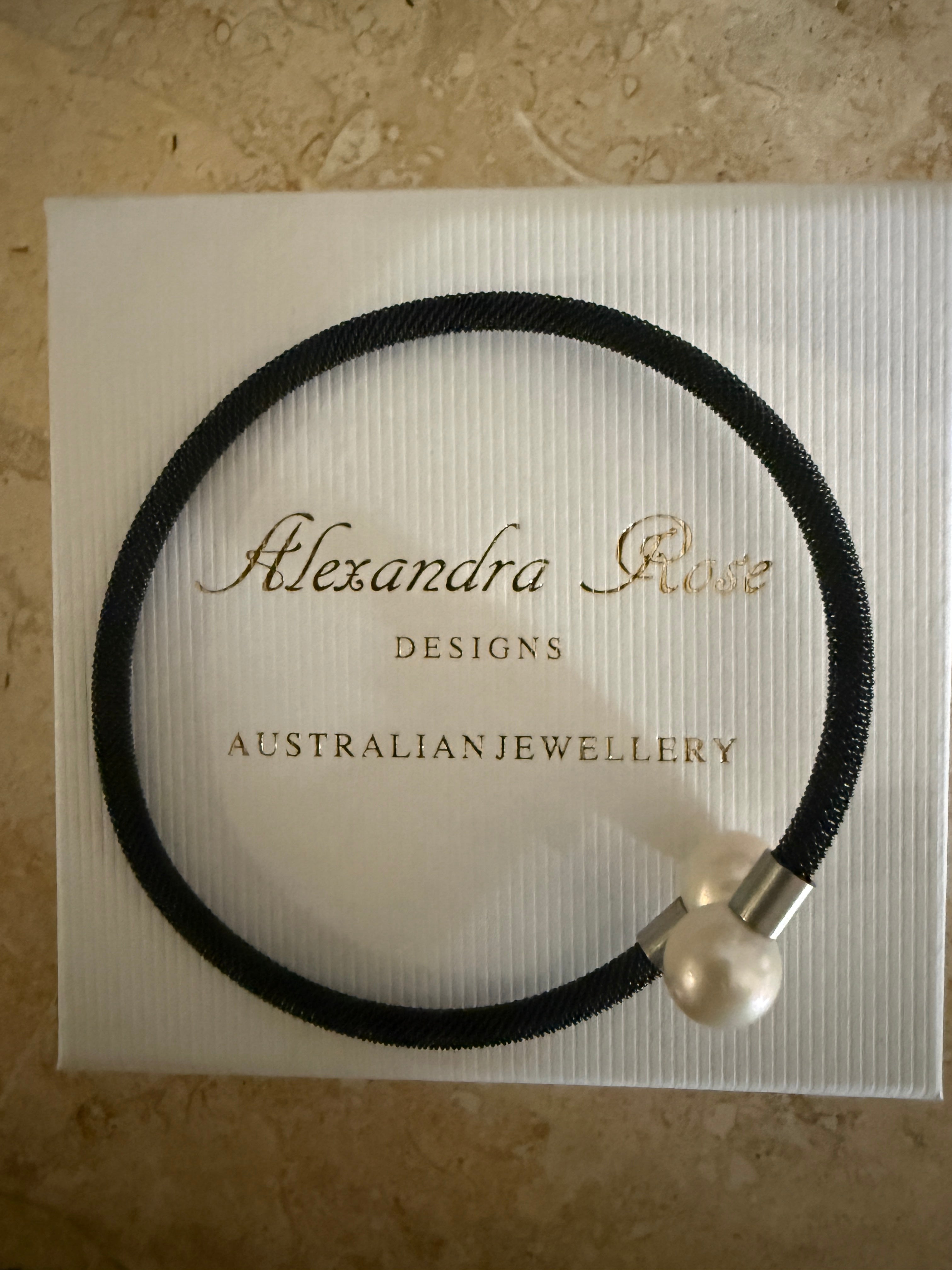 German Mesh Freshwater Pearl Bangle